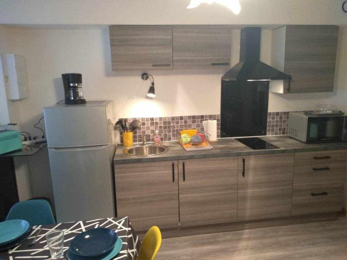 Joli Petit Logement En Centre Ville De Brioude Exterior photo